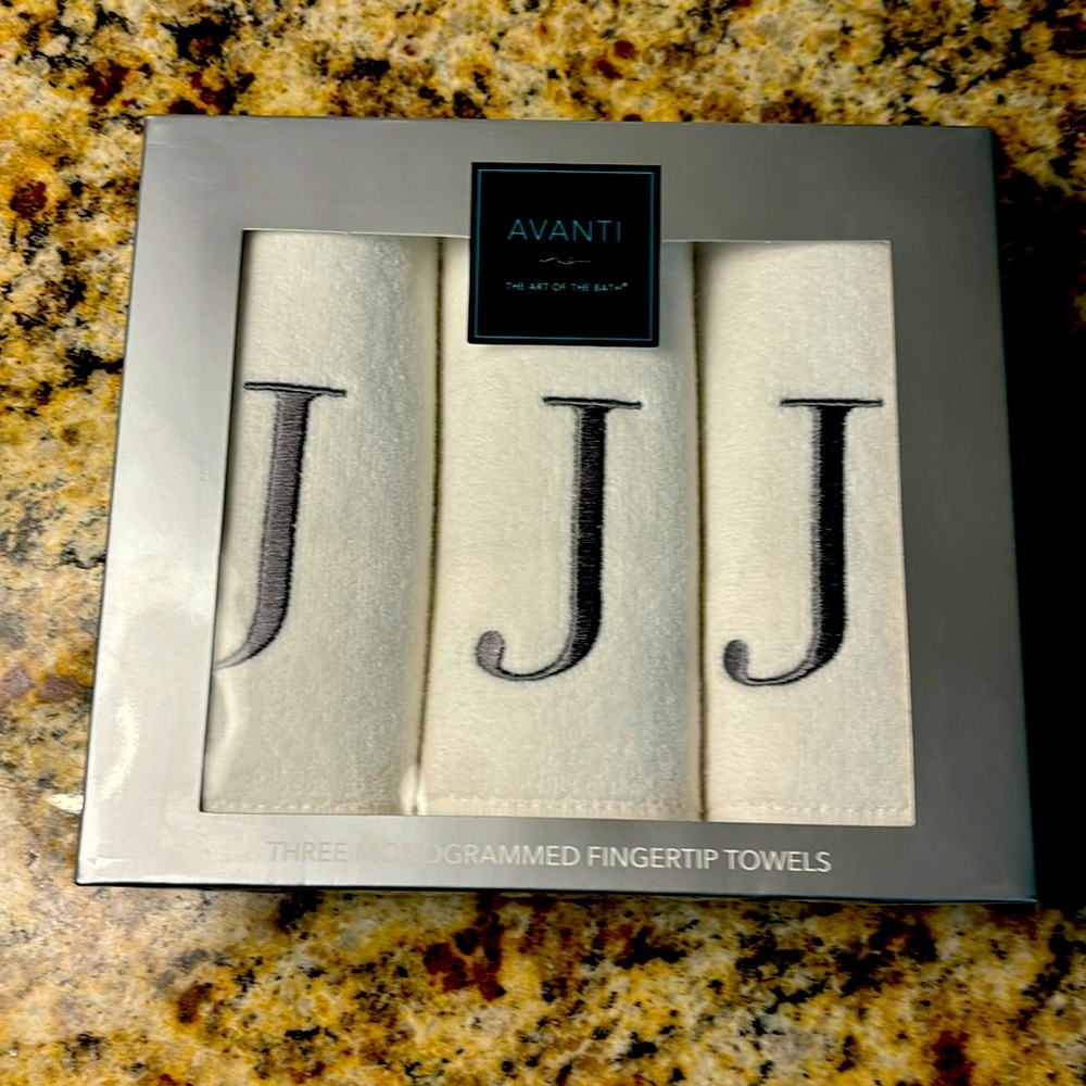 Avanti Monogrammed Fingertip Towels J Brand New